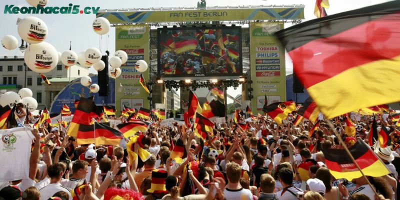 Giải đấu sẽ đem đến nguồn thu khổng lồ cho các nước đăng cai